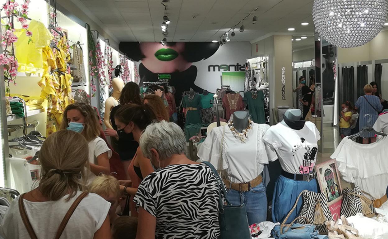 Aspecto de la tienda de moda Menta Baza