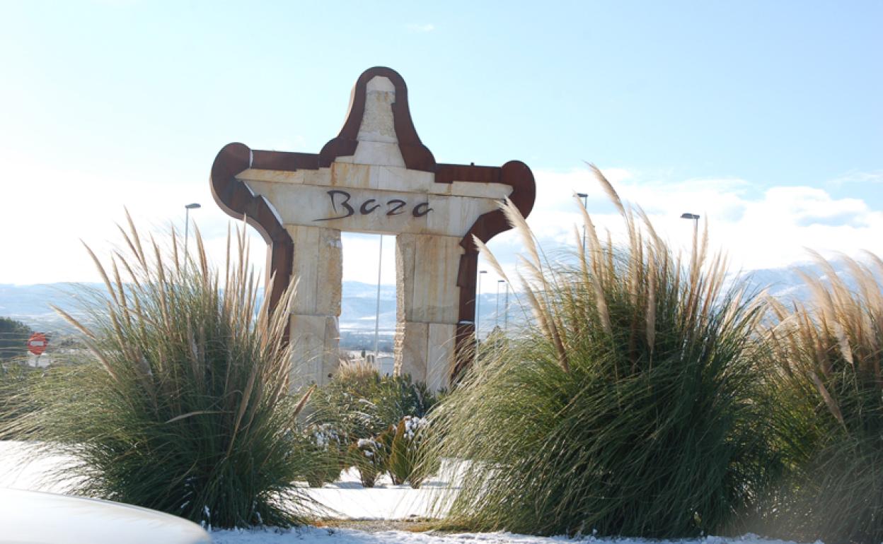 Silueta de la Dama de Baza ubicada en una glorieta de entrada a Baza desde la A-92 