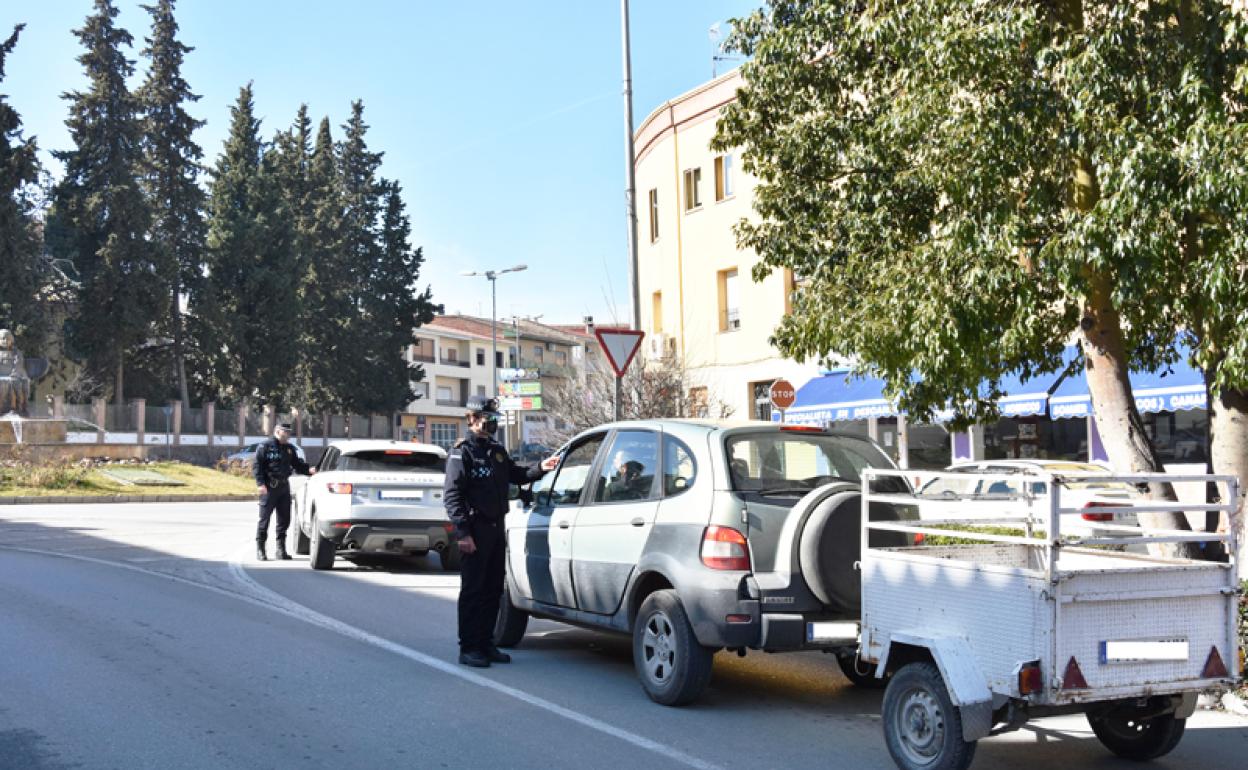 Control Policía Local de Baza en la avenida de Murcía