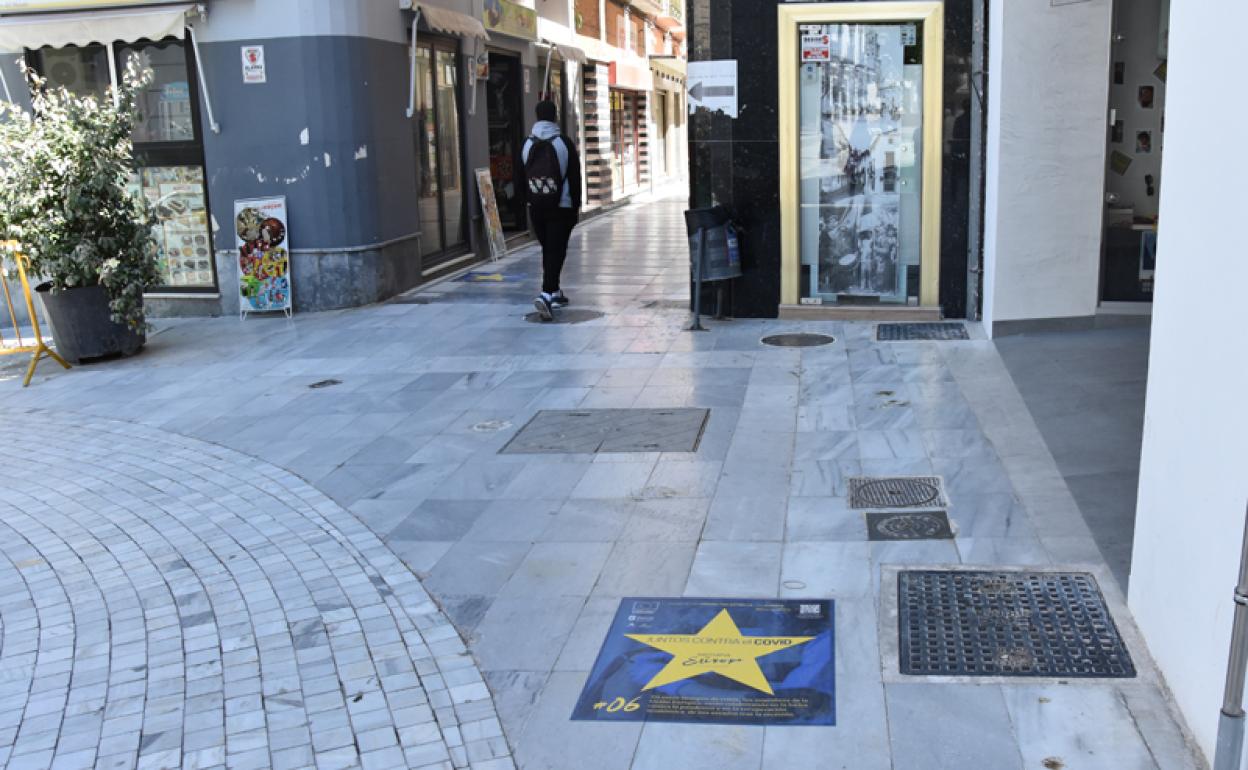 Señalización en una calle de Baza. 