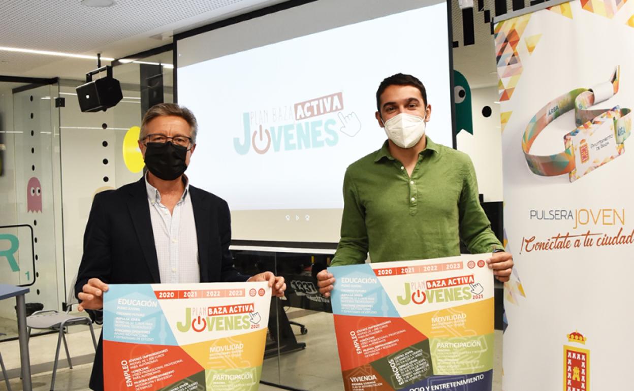  El alcalde Manuel Gavilán y el concejal Antonio Vallejo presentan ' Baza Activa Jovenes' 