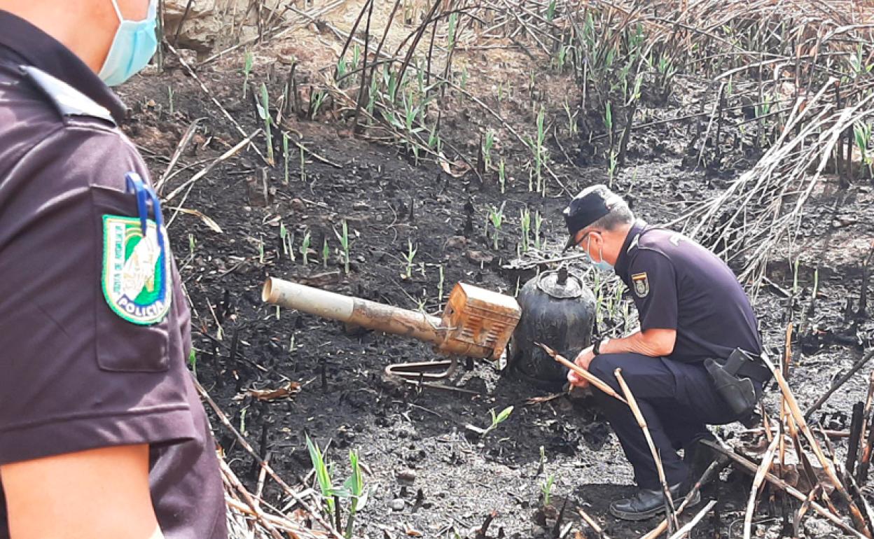 La Policía inspecciona el cañon de gas que originó el incendio