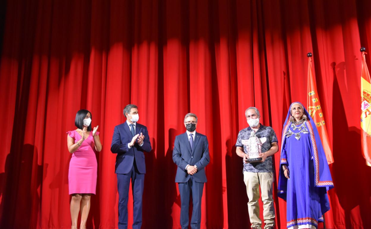 Alejandro Caballero, recibe el premio Dama de Baza a la Cultura 2021 