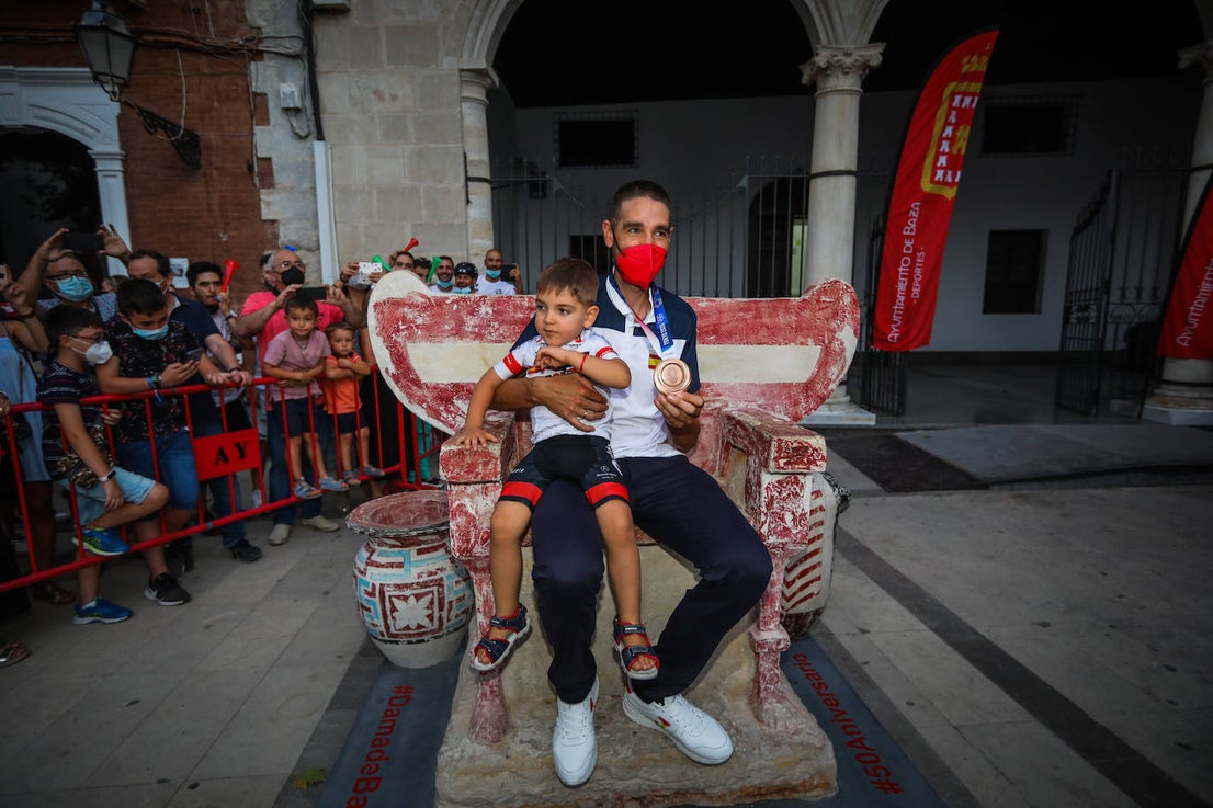 Fotos: Baza se vuelca para recibir al medallista olímpico David Valero