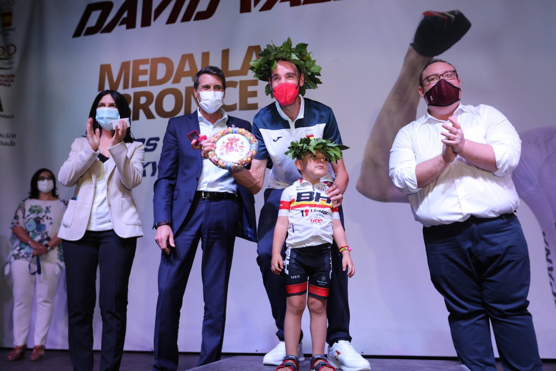 Fotos: Baza se vuelca para recibir al medallista olímpico David Valero