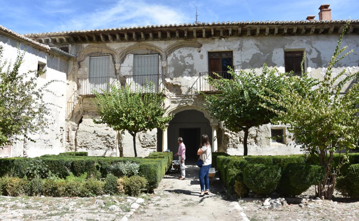 Fallada principal del Palacio de los Enríquez 