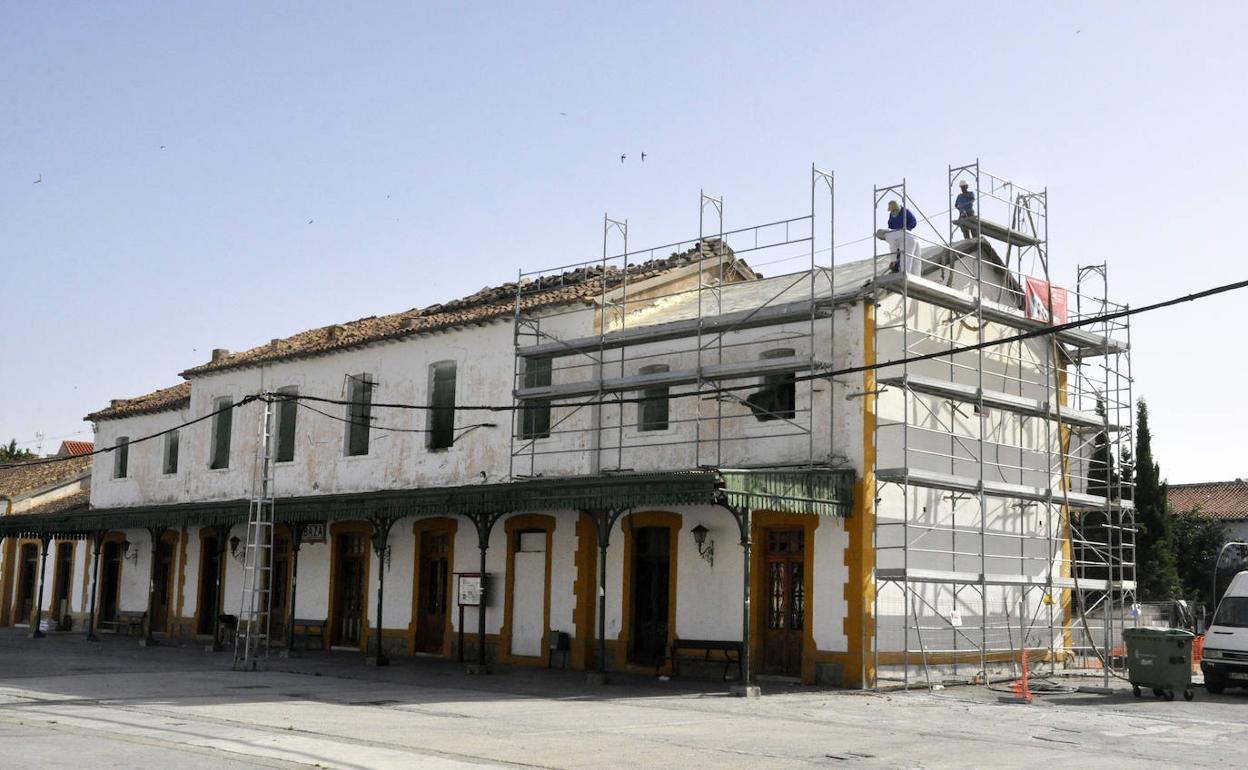 Antigua estación de tren de Baza, clausurada desde 1984, durante la primera fase de la rehabilitación.