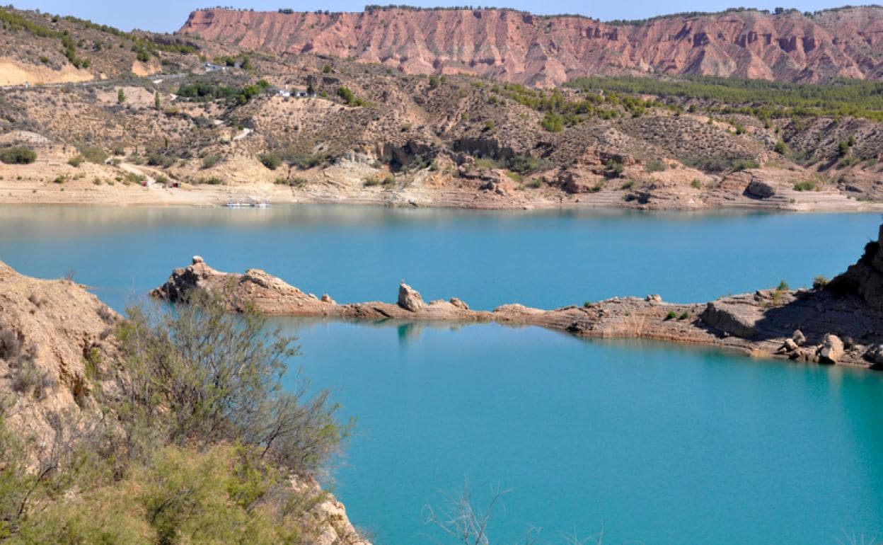 Embalse del Negratin en la Cuenca del Alto Guadiana Menor sufre la actual sequia 