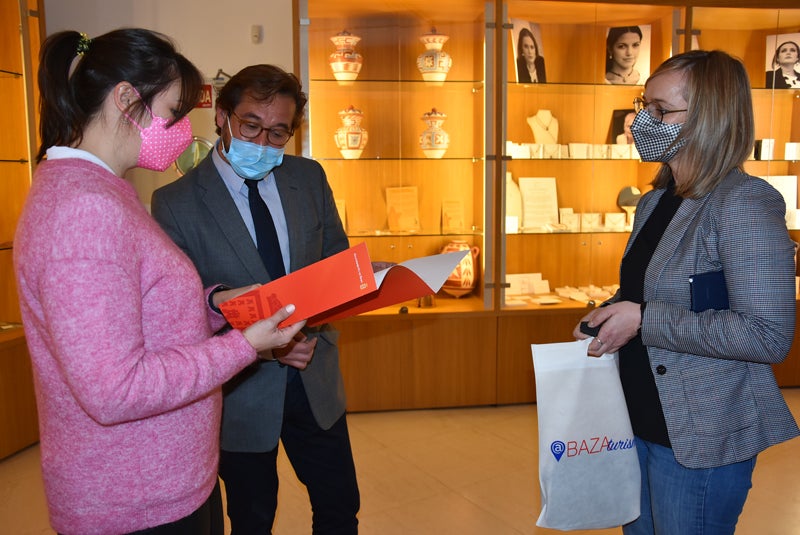 Gemma Pérez, Antonio Granados y Mari Carmen Gonzalez en el CIYA 