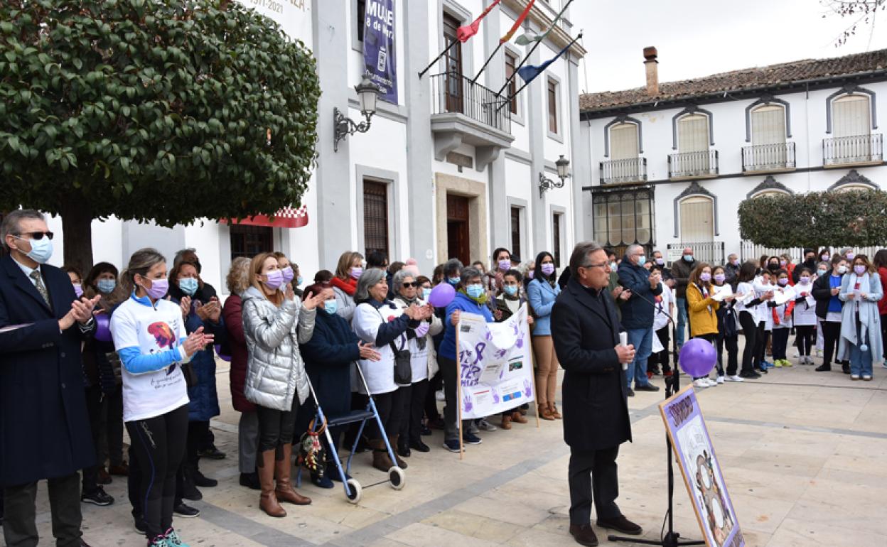 Acto central del 8-M en la Plaza Mayor de Baza 
