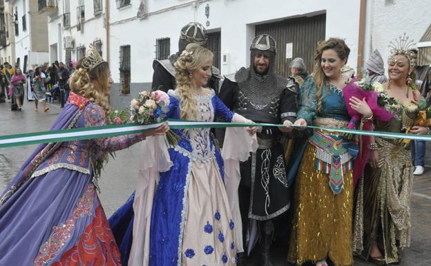 Corte de cinta en Benamaurel.