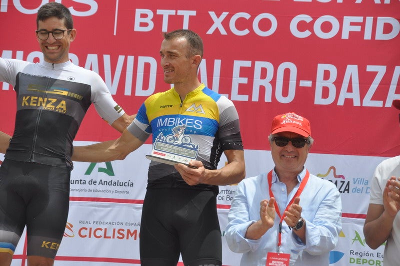 El ciclista bastetano que ganó el bronce en Tokio 2020 se luce en casa.