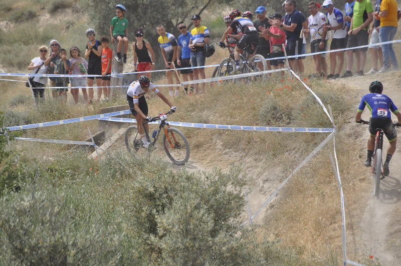 El ciclista bastetano que ganó el bronce en Tokio 2020 se luce en casa.