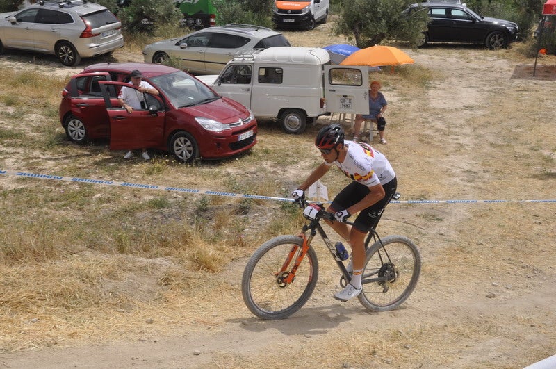 El ciclista bastetano que ganó el bronce en Tokio 2020 se luce en casa.