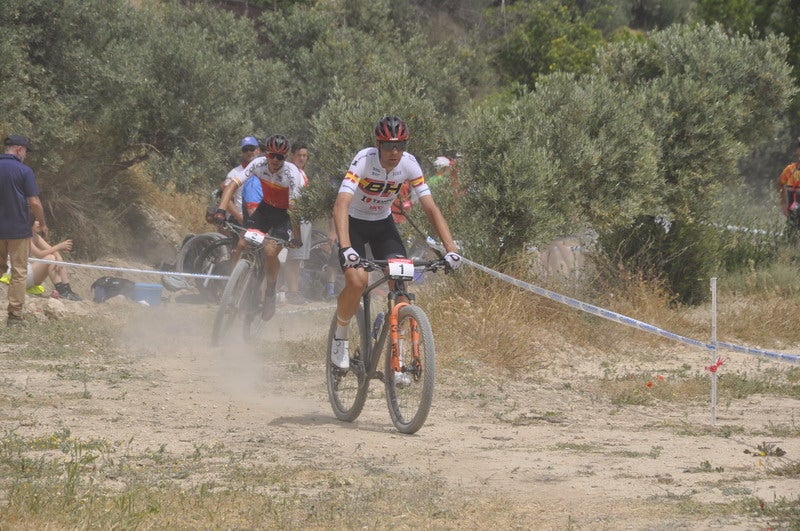 El ciclista bastetano que ganó el bronce en Tokio 2020 se luce en casa.