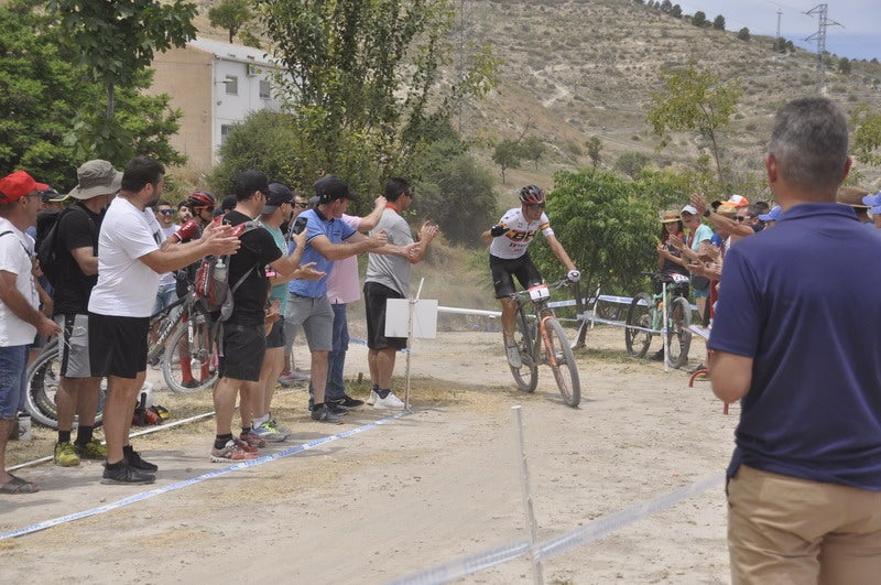 El ciclista bastetano que ganó el bronce en Tokio 2020 se luce en casa.