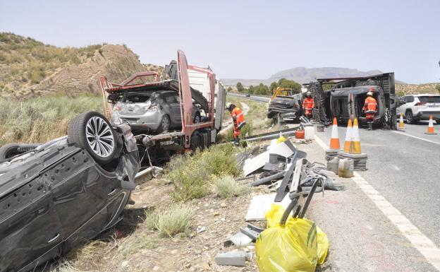Estado en el que han quedado los vehículos tras el accidente.