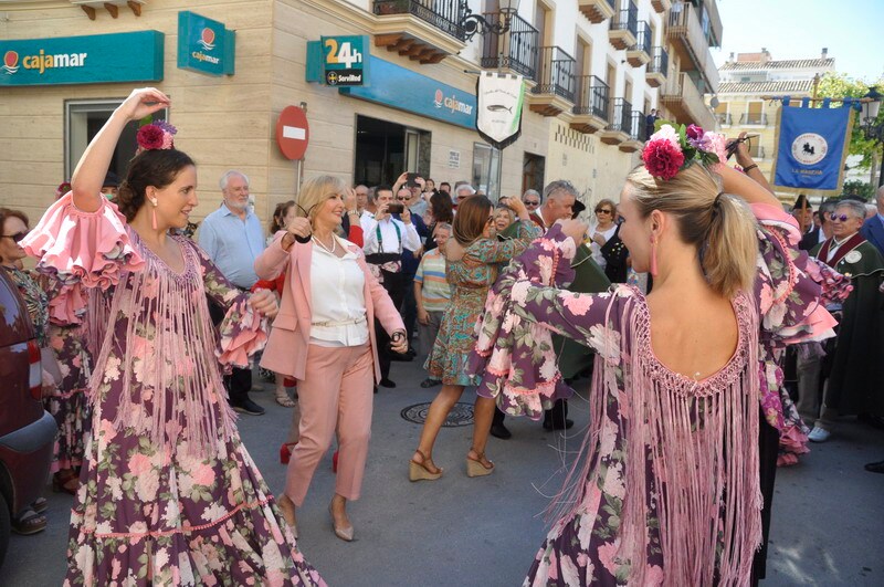 Una exhibición de sevillanas o el homenaje a título póstumo a Antonio Muñoz Jaunenes componen el acto.