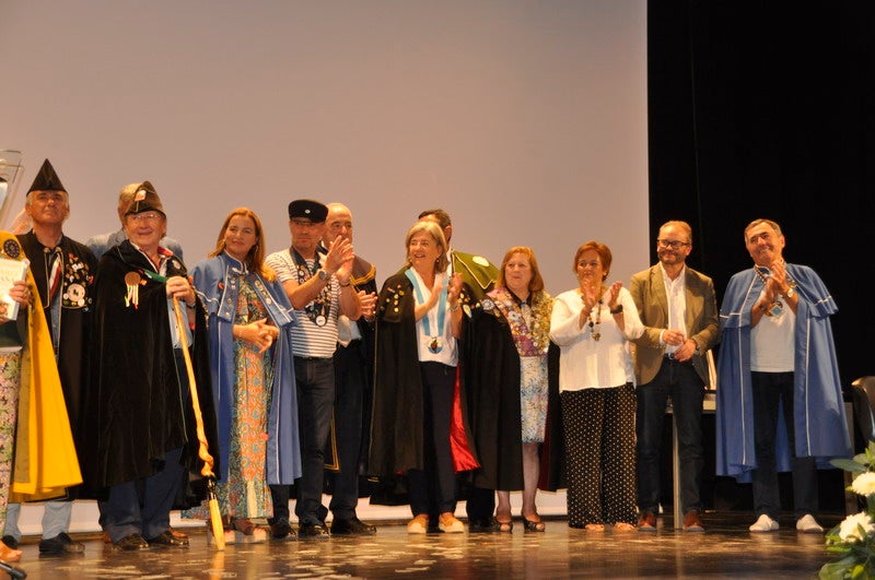Una exhibición de sevillanas o el homenaje a título póstumo a Antonio Muñoz Jaunenes componen el acto.