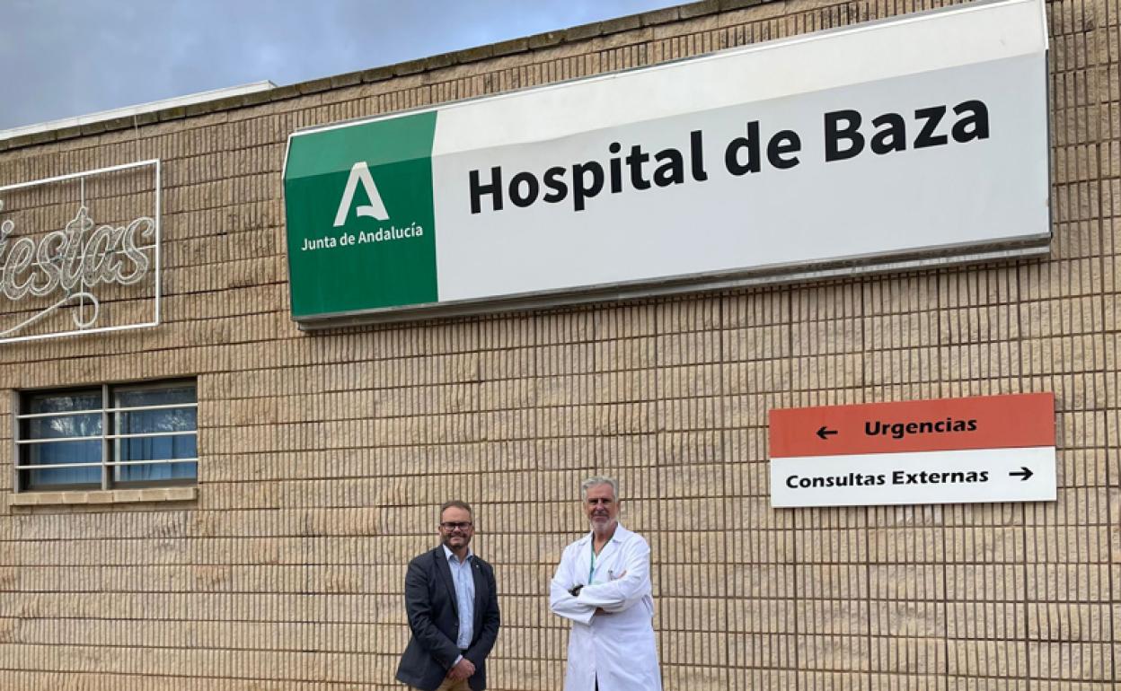 Mariano García y José Luis Salazar, director médico del área sanitaria 