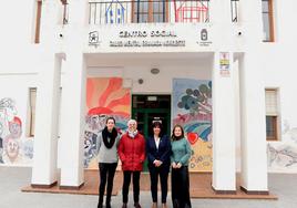 Olvido de la Rosa con la presidenta de AFEMAGRA y las tecnicos de la asociación