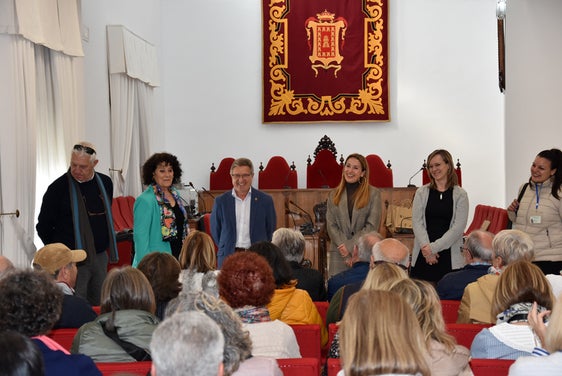 Alumnos del Aula de mayores de la UGR visitan Baza