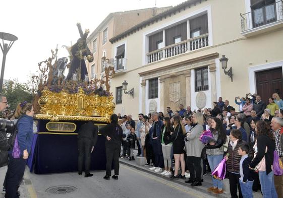 El Nazareno junto a los Caños Dorados, donde protagonizó una emotiva levantá