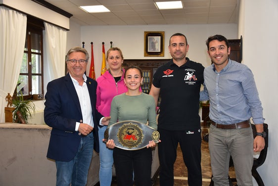 La joven boxeadora bastetana Lidia Guirado, campeona del I Open Ibérico OMKE