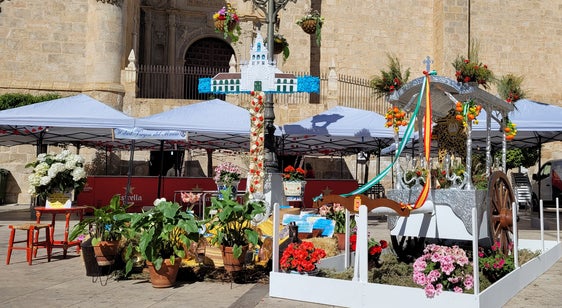 Baza vive ya con alegría y colorido las Cruces de Mayo