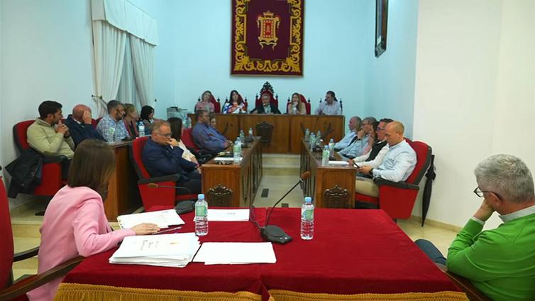 PSOE e IU aprueban la subida del precio hora a las trabajadoras de ayuda a domicilio