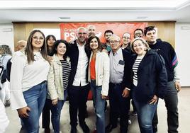 Miguel Román candidato a la alcaldia de Caniles junto a la Ministra de Hacienda Maria Jesús Montero y otro integrantes de la candidatura