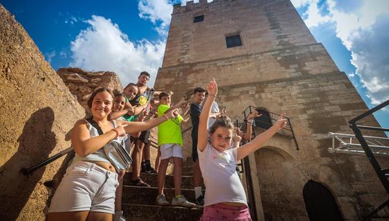 El largo, caluroso y divertido verano de los niños de Orce