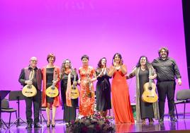 Parte de los artistas participantes en la gala