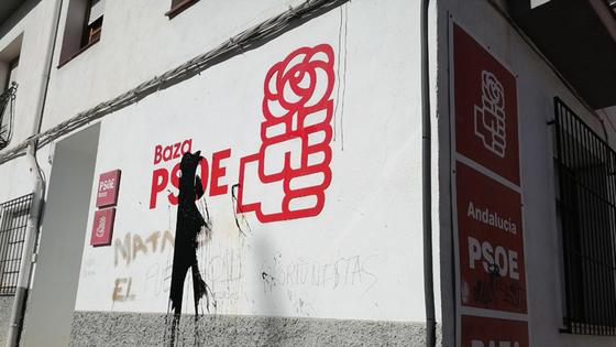 Atacada la sede del PSOE de Baza