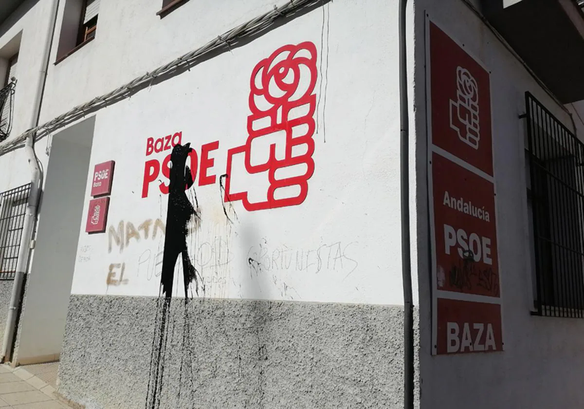 Atacada la sede del PSOE de Baza