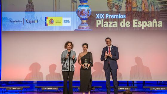 La atleta María Pérez y la futbolista Esther González premios Plaza de España