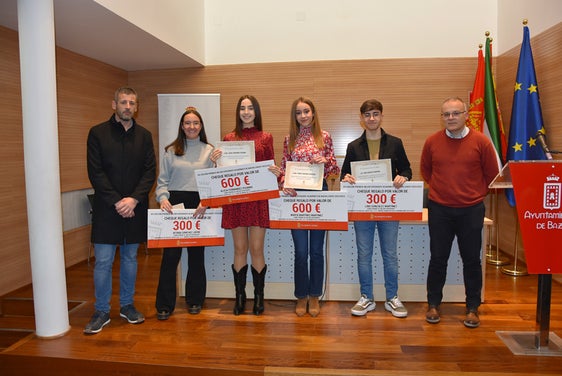 Baza premia a los mejores estudiantes de Bachillerato