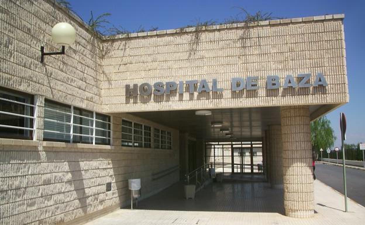 Entrada principal al Hospital de Baza. 