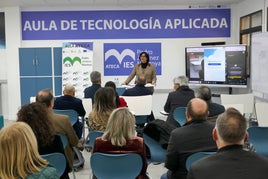 Maria José Martín en el IES Pedro Jiménez Montoya de Baza