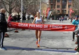Eva Segura Robles gana en categoria femenina la 47 Media Maratón Ciudad de Baza Ci