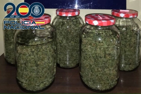 La Policía Nacional detiene en Baza a dos varones, con más un kilo de marihuana
