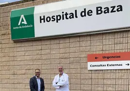 Mariano García y José Luis Salazar, director médico de Atención Primaria del Área Sanitaria Nordeste de Granada