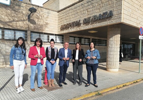 Cargos públicos del PSOE en el Hospital de Baza para denunciar la largas listas de espera