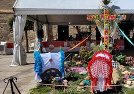 Cruz de la Hermandad del Rocío de Baza instalada en la Plaza Mayor