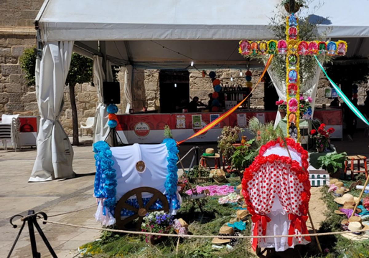 Cruz de la Hermandad del Rocío de Baza instalada en la Plaza Mayor