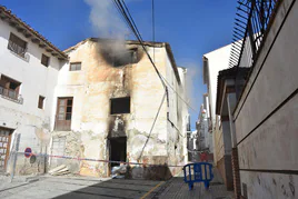 Casa incendiada en la calle Cáliz de Baza