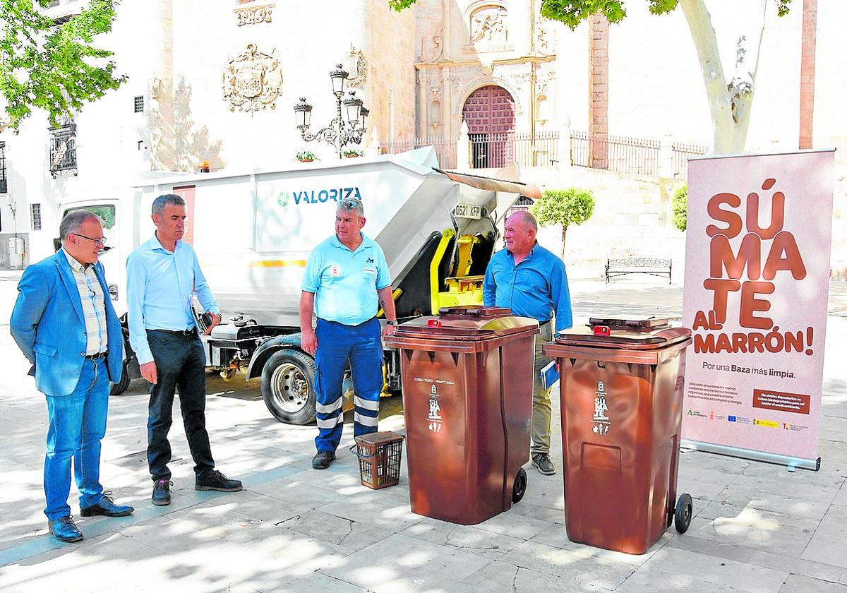 Los nuevos contenedores marrones, ya en servicio en Baza.