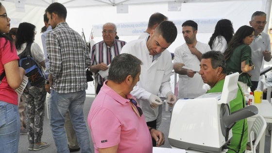Los farmacéuticos de Baza toman la calle para atender a sus pacientes