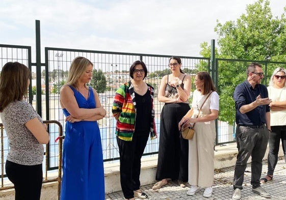 Dellegada, alcalde y equipos directivos del IES Avenmoriel y del colegio Amancia Burgos