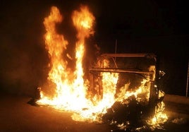 Cinco contenedores quemados en una misma noche en Baza